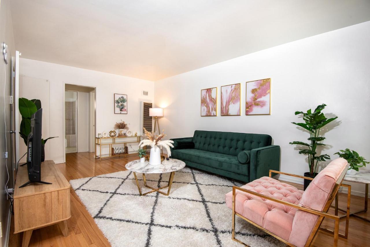 Elegance And Comfort In Prime La Location Apartment *